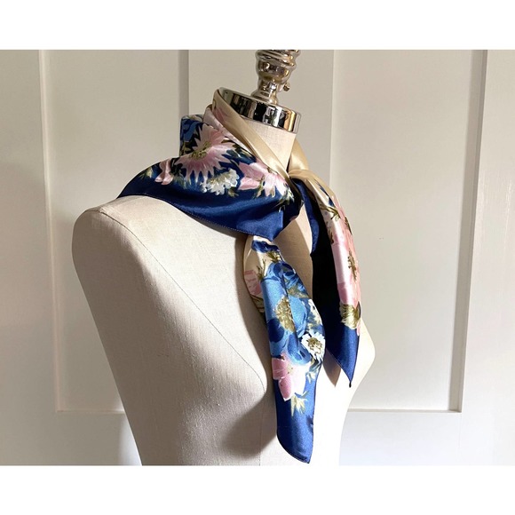 Vintage Floral Floral Scarf with Gold Background - Picture 6 of 10